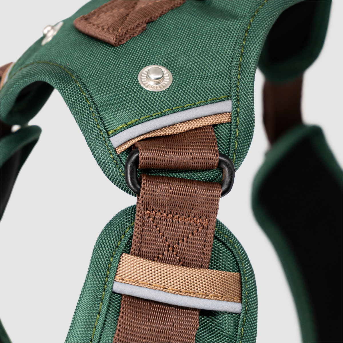 arnés-super-aventurero-verde-militar+café